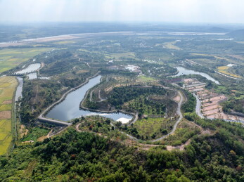 江西金溪：采矿废弃地变身生态旅游胜地