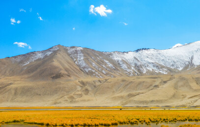 中国新疆帕米尔高原，喀什地区木吉湿地秋季风景