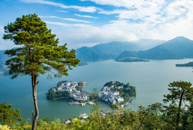 航拍湖南郴州资兴市黄草镇东江湖金牛岛景观