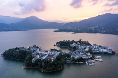 航拍湖南郴州资兴市黄草镇东江湖金牛岛景观