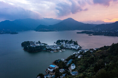 航拍湖南郴州资兴市黄草镇东江湖金牛岛景观