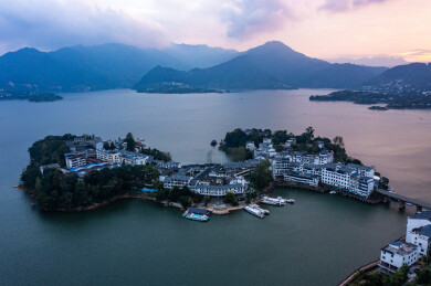 航拍湖南郴州资兴市黄草镇东江湖金牛岛景观