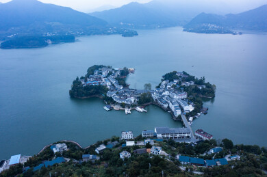 航拍湖南郴州资兴市黄草镇东江湖金牛岛景观