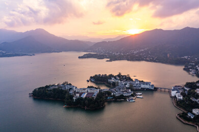 航拍湖南郴州资兴市黄草镇东江湖金牛岛景观