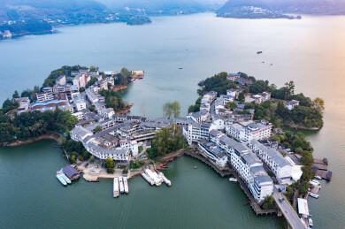 航拍湖南郴州资兴市黄草镇东江湖金牛岛景观