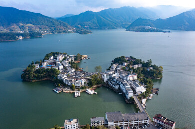航拍湖南郴州资兴市黄草镇东江湖金牛岛景观