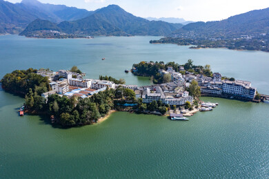 航拍湖南郴州资兴市黄草镇东江湖金牛岛景观