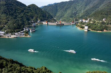 航拍湖南郴州资兴市黄草镇东江湖金牛岛景观