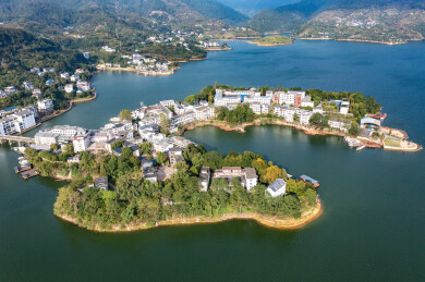 航拍湖南郴州资兴市黄草镇东江湖金牛岛景观