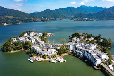 航拍湖南郴州资兴市黄草镇东江湖金牛岛景观