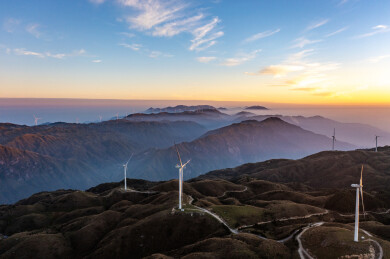 航拍广西桂林全州县天湖风力发电场景观