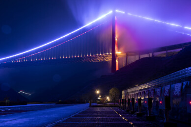 四川甘孜泸定县大渡河兴康特大桥赛博朋克夜