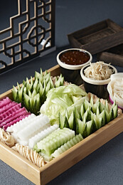 东北农家蘸酱菜卷饼大拼盘