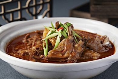 砂锅红焖香辣羊排带皮羊肉