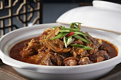 砂锅红焖香辣羊排带皮羊肉