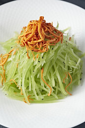 精美凉菜虫草花巧拌卤笋丝