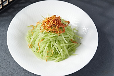 精美凉菜虫草花巧拌卤笋丝