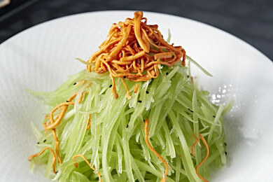 精美凉菜虫草花巧拌卤笋丝