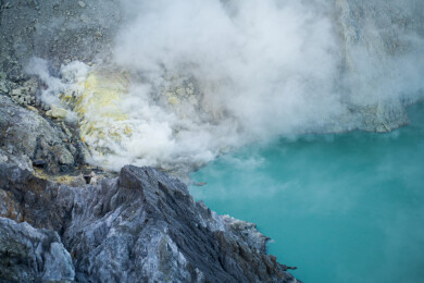 巴厘岛上的旅游景点宜珍火山