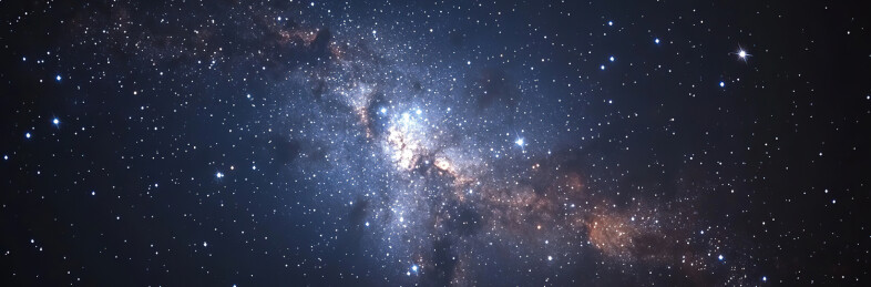 夜空中星星的低角度观察