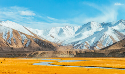 中国新疆帕米尔高原，喀什地区木吉湿地秋季风景