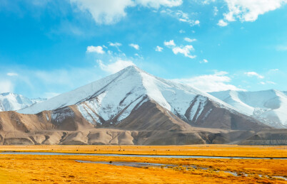 中国新疆帕米尔高原，喀什地区木吉湿地秋季风景