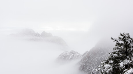 中国安徽省黄山风景名胜区冬日雪景