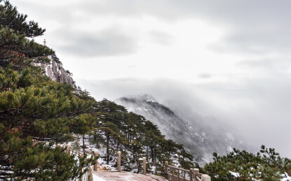中国安徽省黄山风景名胜区冬日雪景