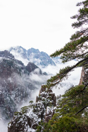 中国安徽省黄山风景名胜区冬日雪景