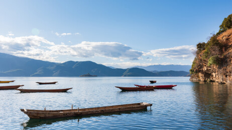 四川盐源县与云南宁蒗县交界泸沽湖秋冬景色