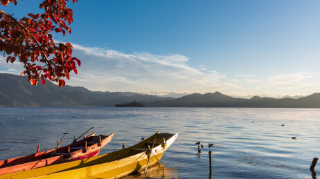四川盐源县与云南宁蒗县交界泸沽湖秋冬景色