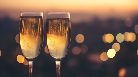 喝香槟庆祝合作
