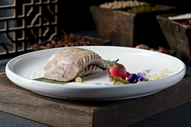 美味凉菜清水羊肉皮冻卷切片