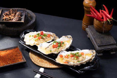 川味蒜蓉烤生蚝海鲜烧烤摆盘