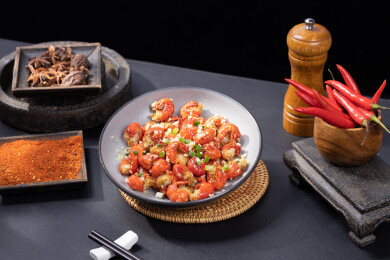  川味蒜蓉龙虾尾蒜香爆炒虾尾