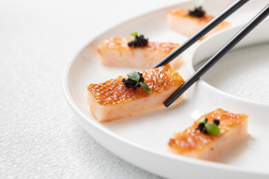 高端餐厅菜品煎贝柱鱼子酱实拍海鲜料理贝柱