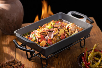 川味泡椒鸡杂铁板香辣干锅鸡杂美食摄影