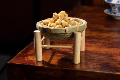 西餐盘里的黑松露奶油蘑菇意面