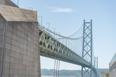 日本神户大海的明石海峡大桥