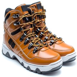 一双棕色皮革徒步靴