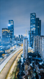 深圳滨海大道通往福田区平安大厦方向车流夜