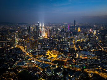 马来西亚吉隆坡莫迪卡石油双子塔日落夜景
