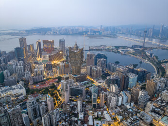澳门半岛新葡京澳门塔CBD夜景高空航拍