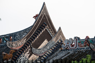 广东广州番禺余荫山房古建筑上的彩绘和灰塑