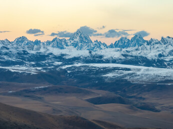 四川甘孜州新都桥鱼子西冬季贡嘎群山航拍