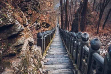 武当山陡峭的台阶