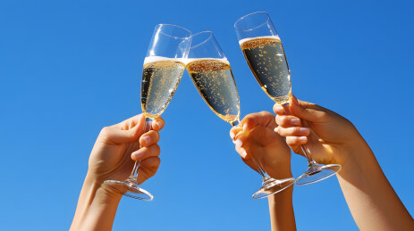 庆祝酒杯干杯
