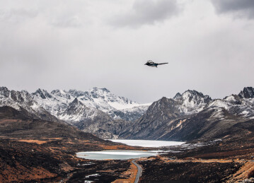 川藏线巴塘县姐妹湖
