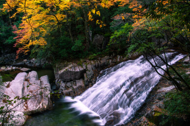 巴中市光雾山十八月潭景区