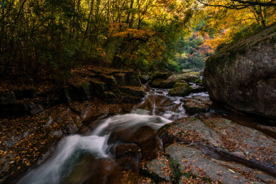 巴中市光雾山十八月潭景区
